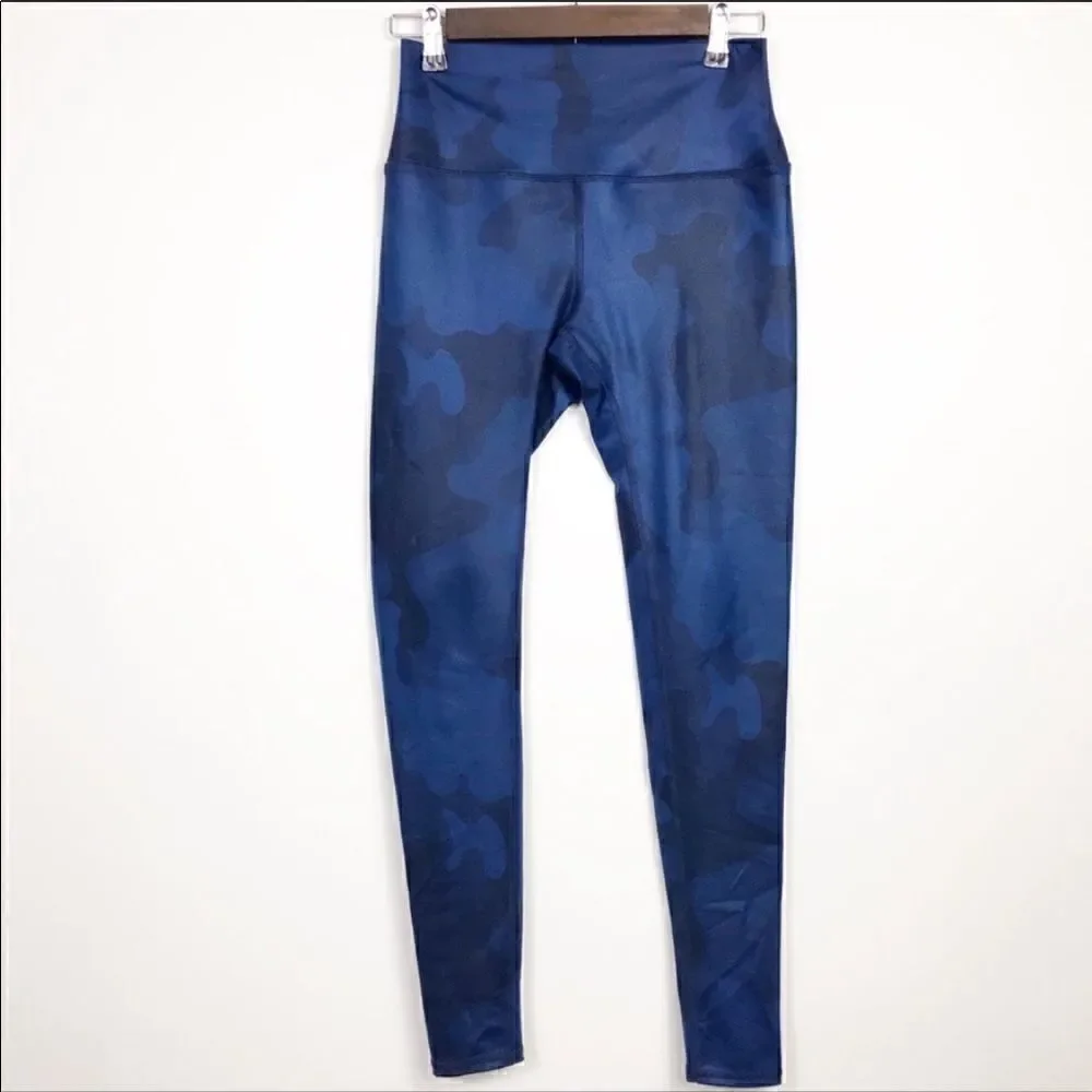 𝅺EUC Alo Yoga Airbrush Camouflage blue leggings xs